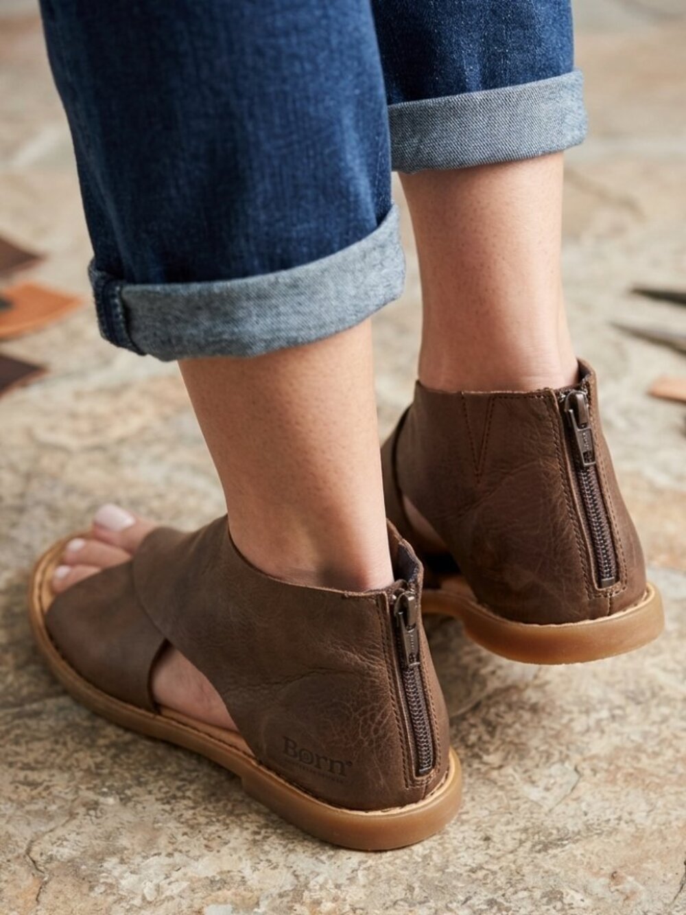 Brown Sandals Iwa Leather Crossover Shootie-Style Women's Size 8 BR0018434 CQL21